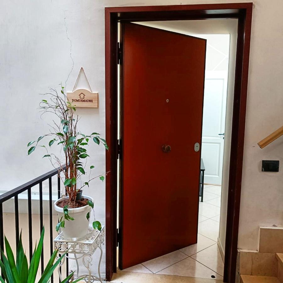Domusmadre Apartment Napoli Bagian luar foto
